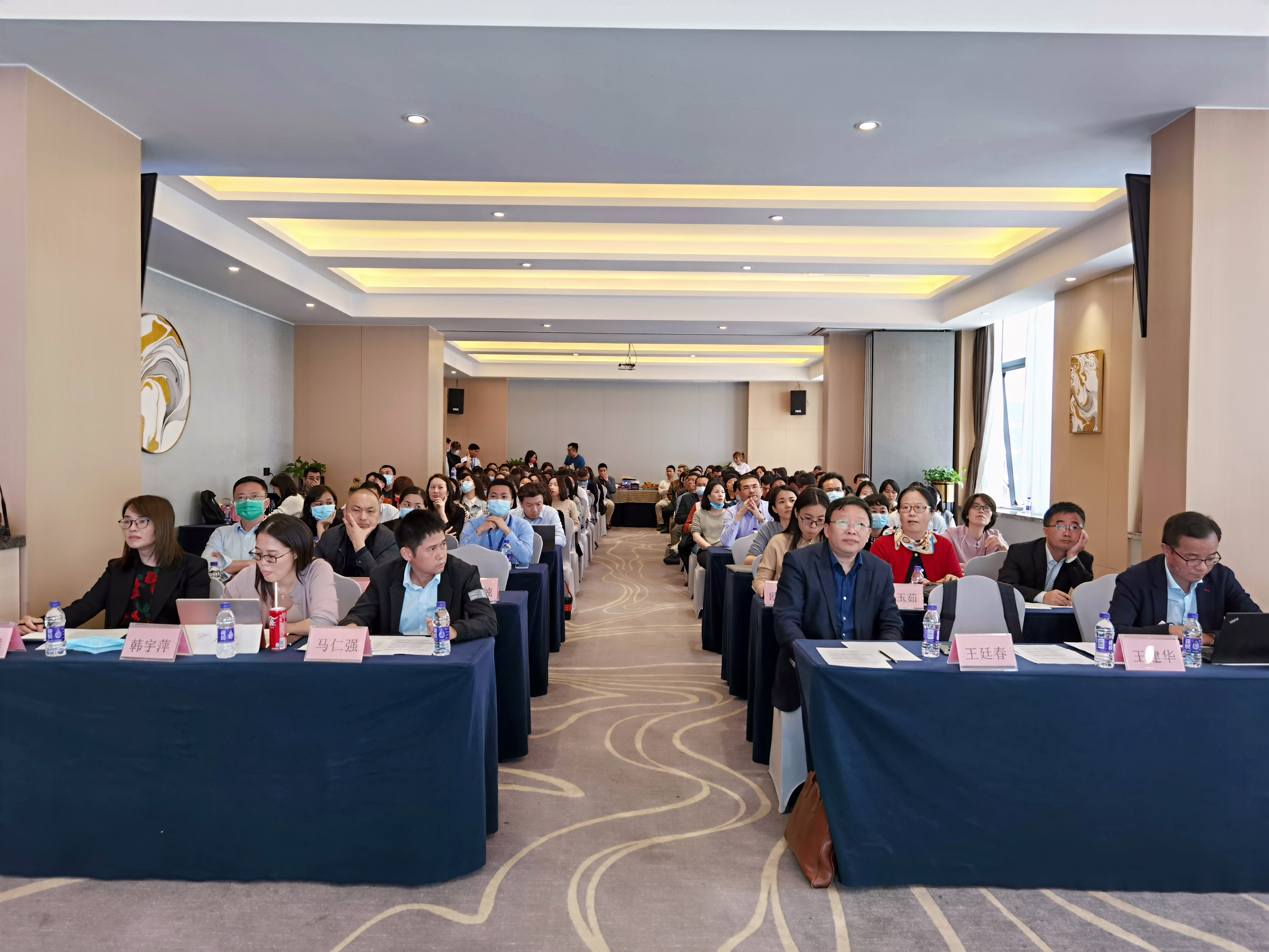 “揚(yáng)鞭奮蹄，密布精耕”——2021博濟(jì)醫(yī)藥年會昨日在穗隆重召開