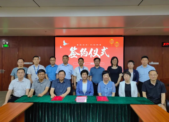 博濟(jì)醫(yī)藥與聊城市衛(wèi)健委、碳基慧聯(lián)共同簽訂中藥醫(yī)療機(jī)構(gòu)制劑融合創(chuàng)新特色產(chǎn)業(yè)經(jīng)濟(jì)發(fā)展合作協(xié)議